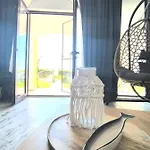 Sea View Luxury 1-bd Marina Cape شقة