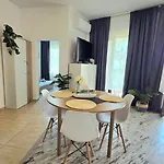 Sea View Luxury 1-bd Marina Cape أهيلوي
