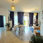 Sea View Luxury 1-bd Marina Cape شقة