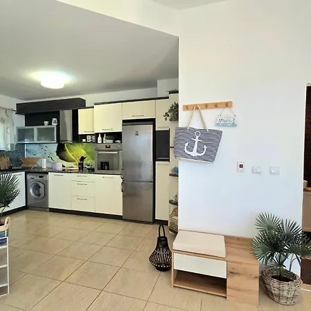 Sea View Luxury 1-bd Marina Cape Aheloy
