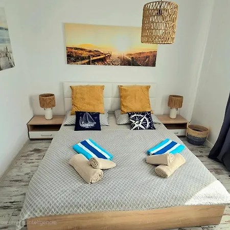 Sea View Luxury 1-bd Marina Cape Apartment