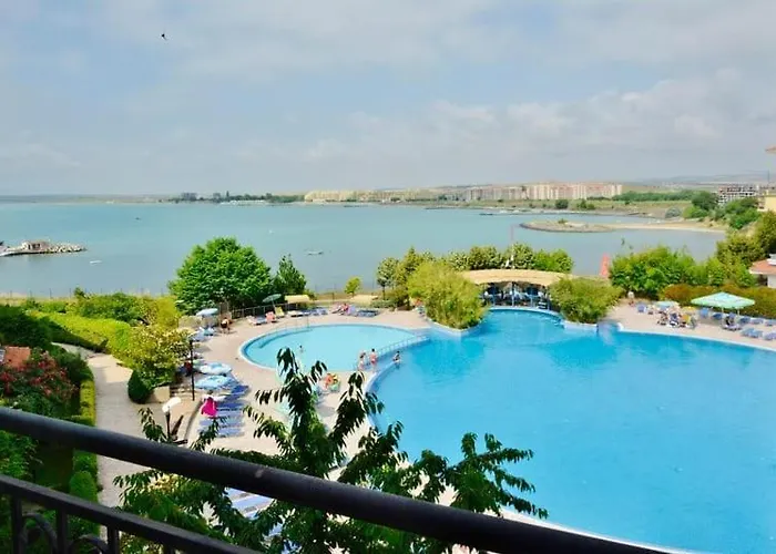 Sea View Luxury 1-bd Marina Cape 公寓 阿赫洛伊