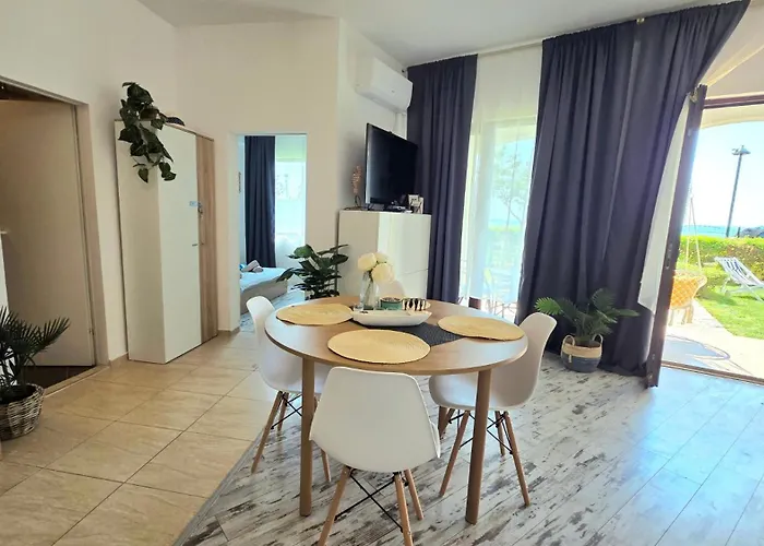 Sea View Luxury 1-bd Marina Cape 阿赫洛伊