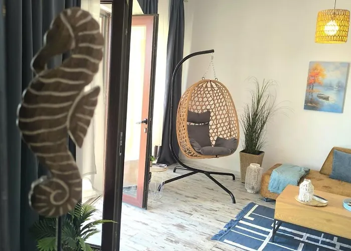 Sea View Luxury 1-bd Marina Cape 阿赫洛伊